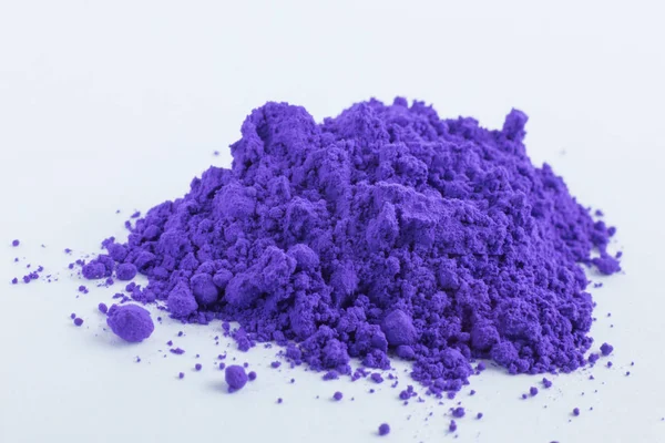 Pigmento violeta sobre fondo blanco — Foto de Stock