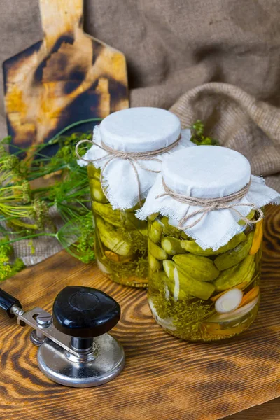 bir kasede, salatalık turşu salatalık Marine salatalık, ayarla