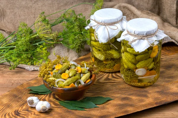 bir kasede, salatalık turşu salatalık Marine salatalık, ayarla