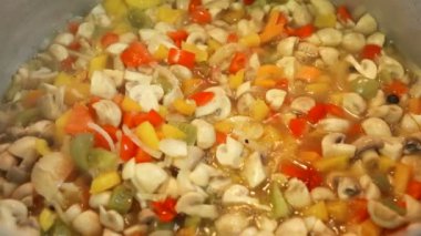 Kış için konserve sebzeler