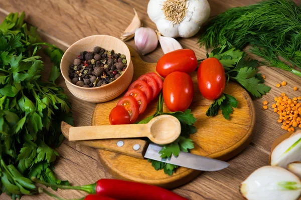 Dilimlenmiş kiraz domates