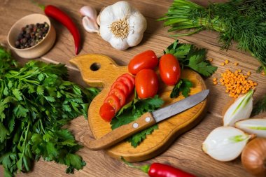 Dilimlenmiş kiraz domates