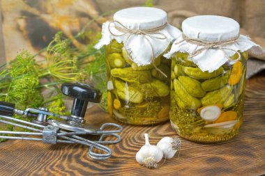 bir kasede, salatalık turşu salatalık Marine salatalık, ayarla