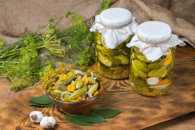 bir kasede, salatalık turşu salatalık Marine salatalık, ayarla