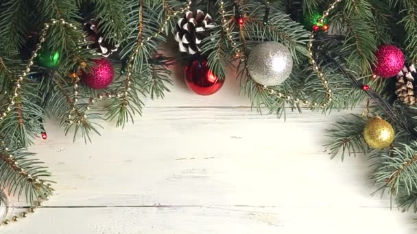 Ahşap zemin, yeni yıl 2018 süslemeleri Noel çelenk — Stok video