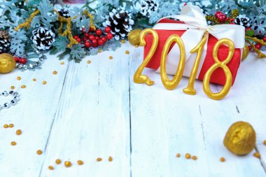 Noel ahşap arka plan kar şubesi ile. Metniniz için kopya alanı ile Üstten Görünüm