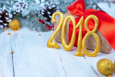 Noel ahşap arka plan kar şubesi ile. Metniniz için kopya alanı ile Üstten Görünüm