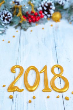 Noel ahşap arka plan kar şubesi ile. Metniniz için kopya alanı ile Üstten Görünüm