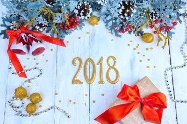 Noel ahşap arka plan kar şubesi ile. Metniniz için kopya alanı ile Üstten Görünüm