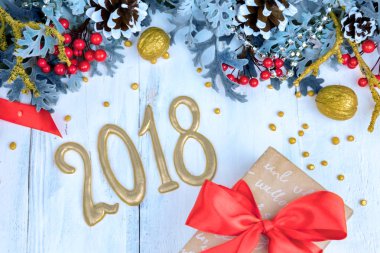 Noel ahşap arka plan kar şubesi ile. Metniniz için kopya alanı ile Üstten Görünüm