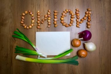 Taze soğan. Soğan arka plan. Üstten Görünüm, metni için bir yer