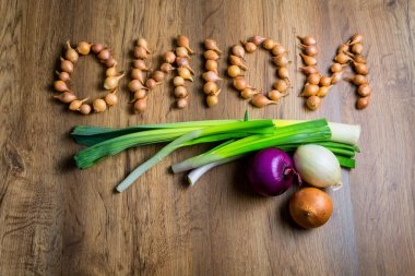 Taze soğan. Soğan arka plan. Üstten Görünüm, metni için bir yer