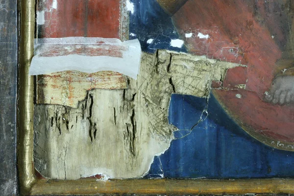 Restauración de la pintura. fragmento con sondeo en el proceso de restauración. pintura antigua . — Foto de Stock