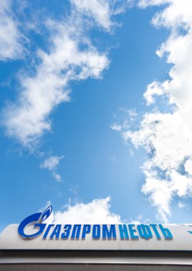 Omsk, Rusya 6 Temmuz 2010: benzin istasyonları 