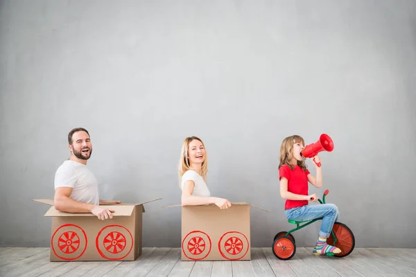 Nieuwe huis bewegende familiedag — Stockfoto