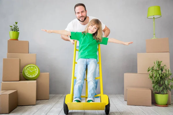 Family New Home Moving Day — Stock Photo, Image