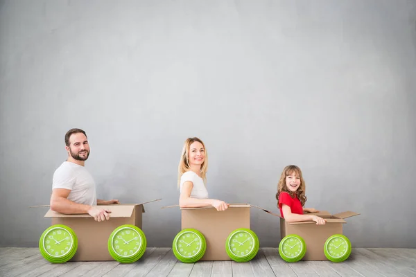 Familie nieuw huis bewegende dag huis Concept — Stockfoto