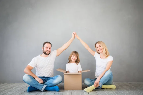 Family New Home Moving Day Concept — Stock Photo, Image