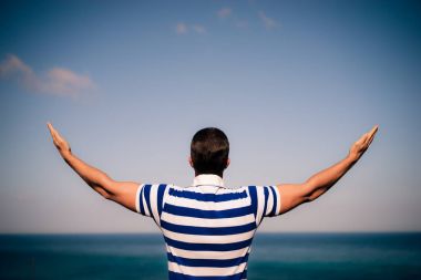 mutlu bir adam yaz tatili