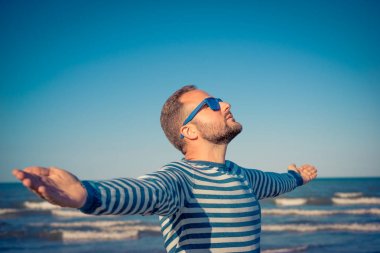 mutlu bir adam yaz tatili