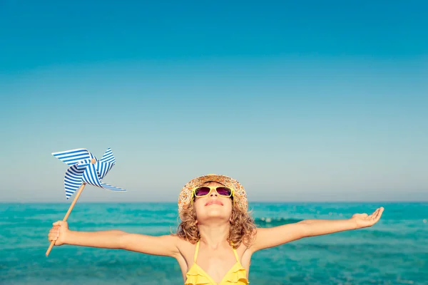 Niño feliz en vacaciones de verano — Foto de Stock