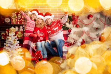 Noel hediyeli aile. 