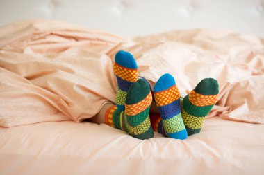 sıcak çoraplı ayak iki çift