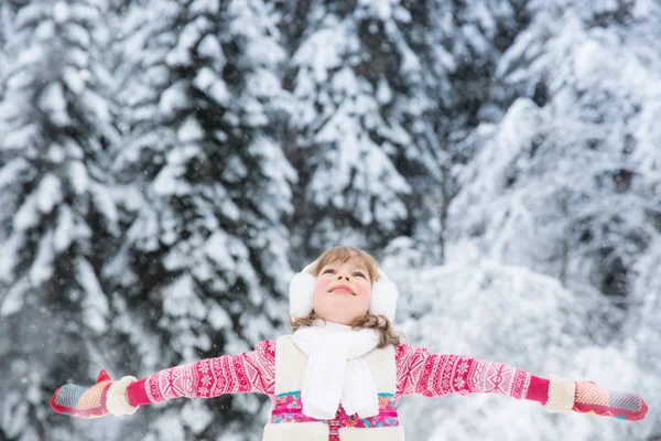 Girl in snowy winter park — Stock Photo, Image