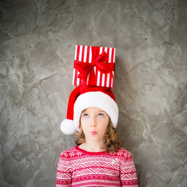 Girl holding christmas gift — Stock Photo, Image