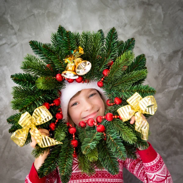 Girl holding christmas wreath — Stock Photo, Image