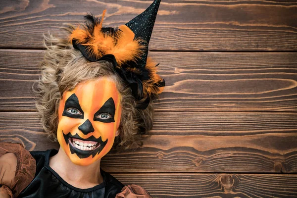 Komik çocuk cadı Kostüm giymiş