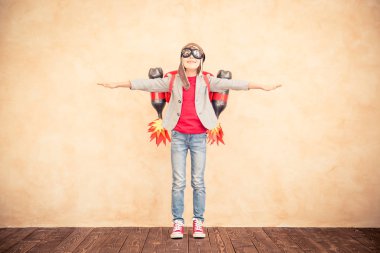 Evde oynamak jet pack ile çocuk