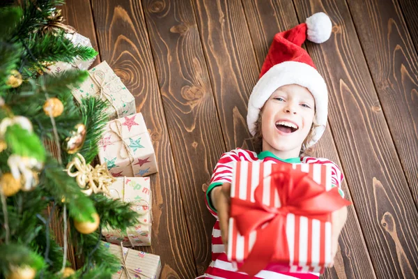 Noel arifesinde mutlu çocuk