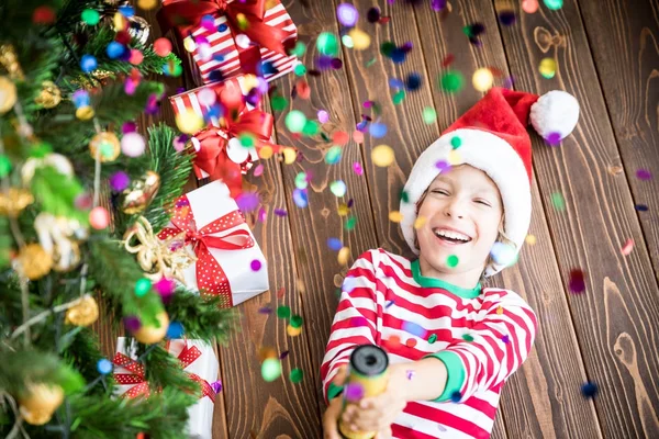 Niño feliz en Nochebuena — Foto de Stock