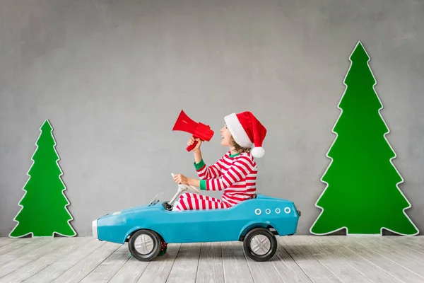 Niño feliz en Nochebuena — Foto de Stock