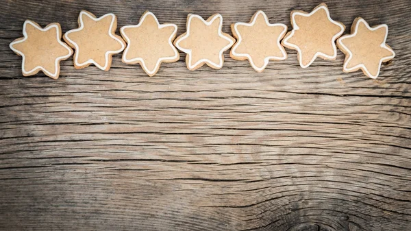 Vánoční cookies na dřevěném pozadí — Stock fotografie