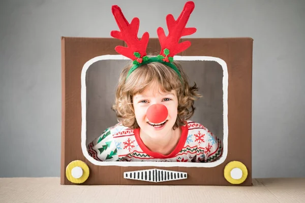 クリスマス ・ イヴに幸せな子供 — ストック写真