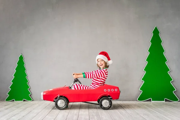 Niño feliz en Nochebuena — Foto de Stock