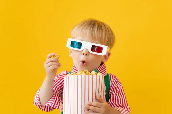 Niño feliz con gafas 3d —  Fotos de Stock