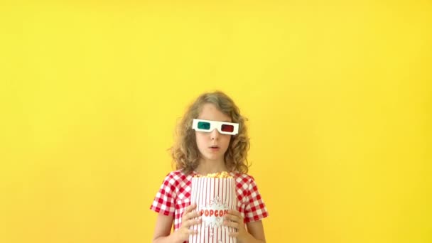 Surprised Child Wearing Glasses Popcorn Shocked Girl Looking Cinema Yellow — Stock Video