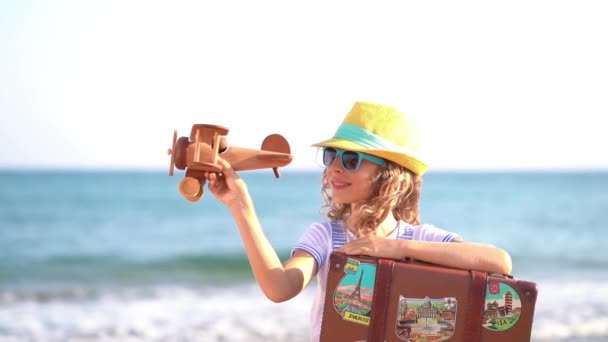 Bambino Felice Vacanza Estiva Rallentatore — Video Stock