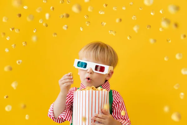 Niño feliz con gafas 3d —  Fotos de Stock