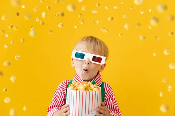 Niño feliz con gafas 3d — Foto de Stock