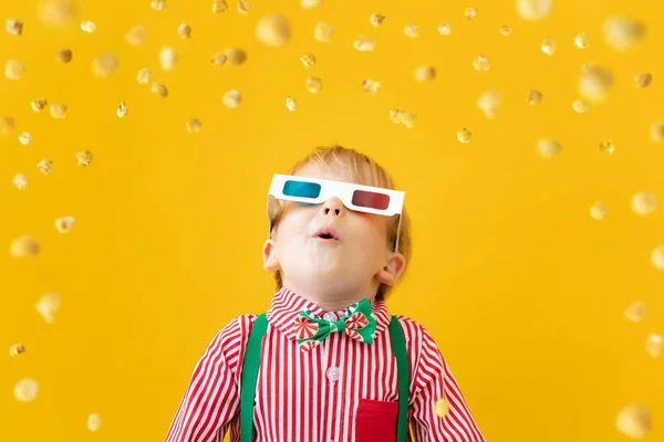 Niño feliz con gafas 3d —  Fotos de Stock