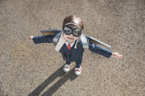 Divertido Niño Jugando Con Alas Juguete Chico Feliz Divirtiéndose Aire — Foto de Stock