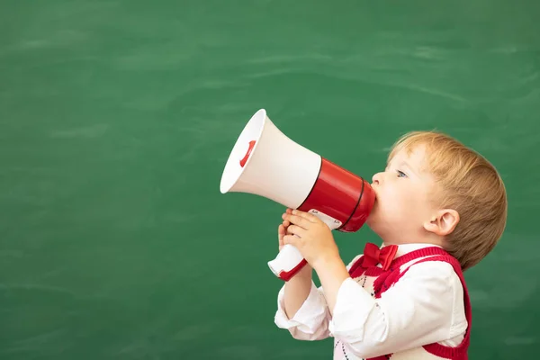 Studente Bambino Divertente Che Parla Megafono Classe Ragazzo Felice Che — Foto Stock