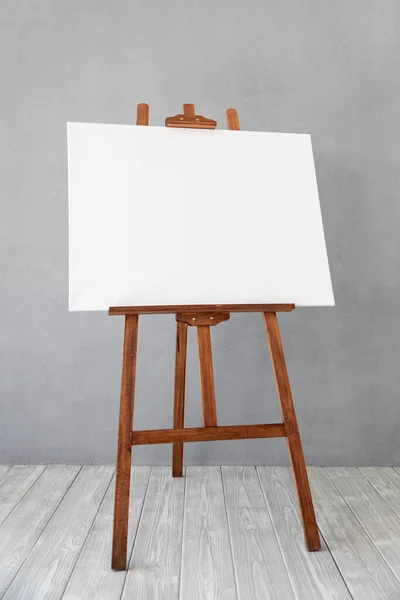 Wooden Easel White Canvas Blank Studio Copy Space Your Text — Stock Photo, Image