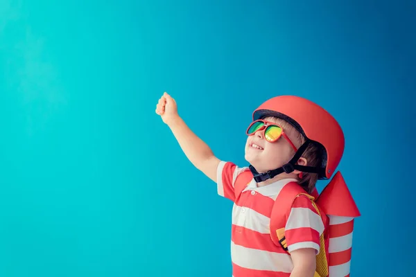 Niño Feliz Jugando Con Cohete Papel Juguete Sobre Fondo Azul — Foto de Stock