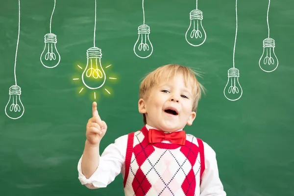 Che Idea Brillante Divertente Studente Bambino Puntando Dito Verso Alto — Foto Stock