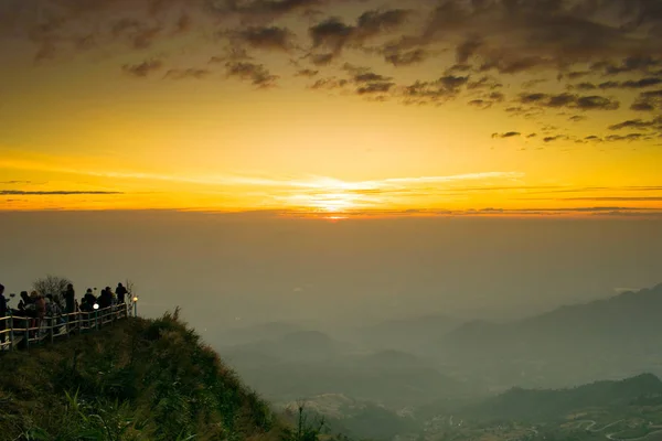 Mornig sun and road of tubberg mountain thailand — Stock Photo, Image